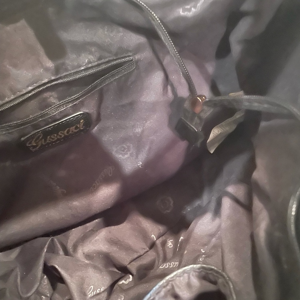 Beautiful NWT Gussaci black shoulder bag - Picture 7 of 9